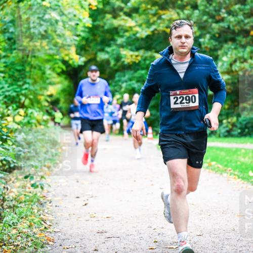 12.10.2025 - Bramfelder Halbmarathon 2025 Dr. Thomas Lammeyer http://msf.ph/oto/9348809 12.10.2025 10:28:39 Laufen 2290 meine-sportfotos.de