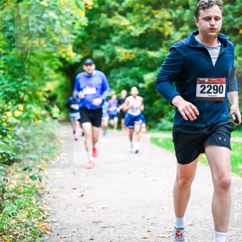 12.10.2025 - Bramfelder Halbmarathon 2025 Dr. Thomas Lammeyer http://msf.ph/oto/9348811 12.10.2025 10:28:39 Laufen 34, 2290 meine-sportfotos.de