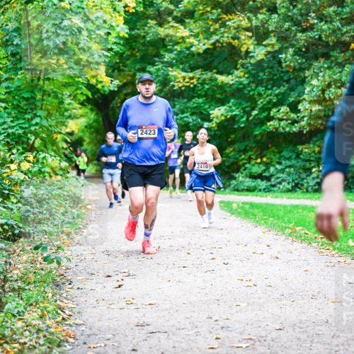 12.10.2025 - Bramfelder Halbmarathon 2025 Dr. Thomas Lammeyer http://msf.ph/oto/9348814 12.10.2025 10:28:40 Laufen 2423, 2410, 22 meine-sportfotos.de