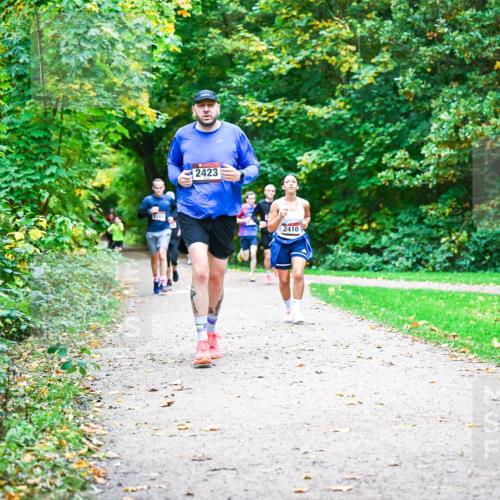 12.10.2025 - Bramfelder Halbmarathon 2025 Dr. Thomas Lammeyer http://msf.ph/oto/9348815 12.10.2025 10:28:40 Laufen 2261, 2423, 2410 meine-sportfotos.de