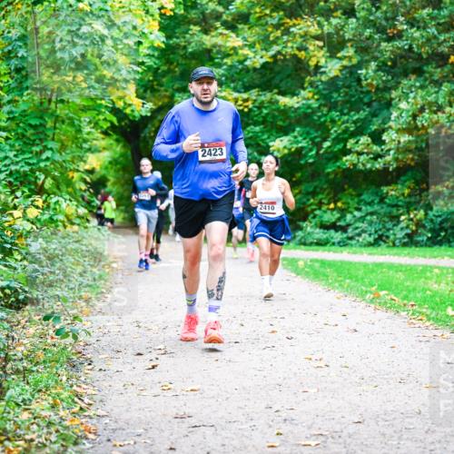 12.10.2025 - Bramfelder Halbmarathon 2025 Dr. Thomas Lammeyer http://msf.ph/oto/9348818 12.10.2025 10:28:40 Laufen 2423, 2410 meine-sportfotos.de
