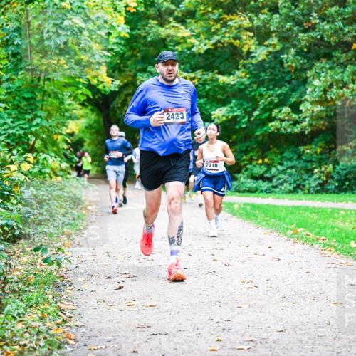 12.10.2025 - Bramfelder Halbmarathon 2025 Dr. Thomas Lammeyer http://msf.ph/oto/9348819 12.10.2025 10:28:40 Laufen 2423, 2410 meine-sportfotos.de