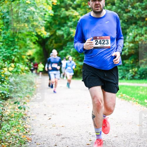 12.10.2025 - Bramfelder Halbmarathon 2025 Dr. Thomas Lammeyer http://msf.ph/oto/9348829 12.10.2025 10:28:42 Laufen 34, 2423 meine-sportfotos.de