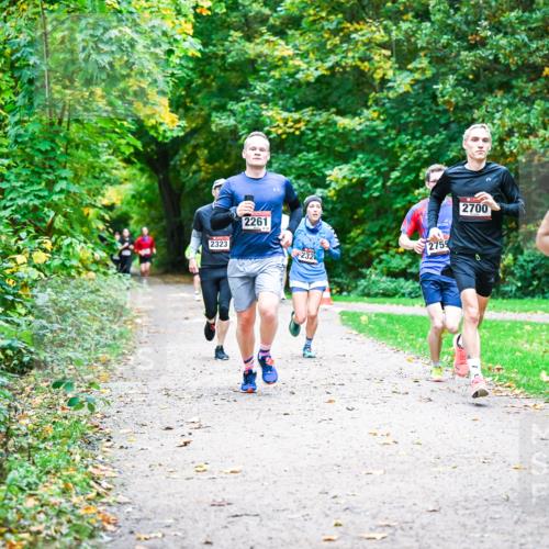 12.10.2025 - Bramfelder Halbmarathon 2025 Dr. Thomas Lammeyer http://msf.ph/oto/9348838 12.10.2025 10:28:44 Laufen 2261, 2323, 2759, 232, 2700, 410 meine-sportfotos.de