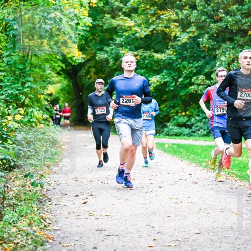 12.10.2025 - Bramfelder Halbmarathon 2025 Dr. Thomas Lammeyer http://msf.ph/oto/9348841 12.10.2025 10:28:44 Laufen 2323, 2261, 2324, 2759, 2700 meine-sportfotos.de
