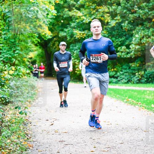 12.10.2025 - Bramfelder Halbmarathon 2025 Dr. Thomas Lammeyer http://msf.ph/oto/9348847 12.10.2025 10:28:45 Laufen 2323, 2261, 135, 2759 meine-sportfotos.de