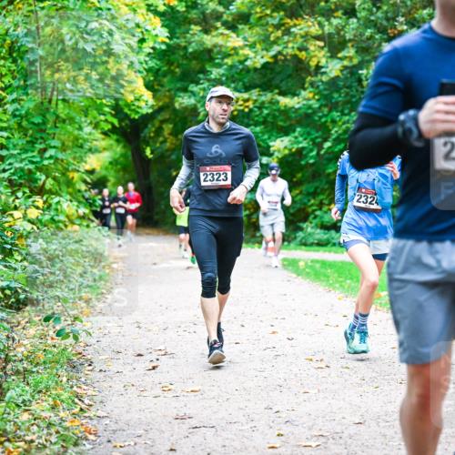 12.10.2025 - Bramfelder Halbmarathon 2025 Dr. Thomas Lammeyer http://msf.ph/oto/9348855 12.10.2025 10:28:46 Laufen 8, 2323, 2324, 2261 meine-sportfotos.de