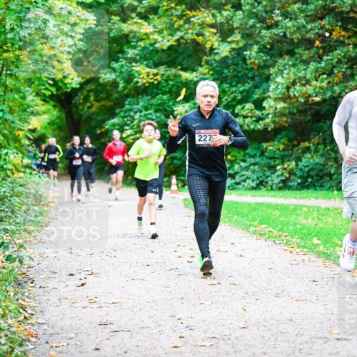 12.10.2025 - Bramfelder Halbmarathon 2025 Dr. Thomas Lammeyer http://msf.ph/oto/9348869 12.10.2025 10:28:51 Laufen 2277, 2606 meine-sportfotos.de