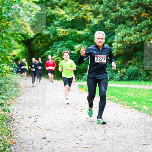12.10.2025 - Bramfelder Halbmarathon 2025 Dr. Thomas Lammeyer http://msf.ph/oto/9348872 12.10.2025 10:28:52 Laufen 2277, 2606 meine-sportfotos.de
