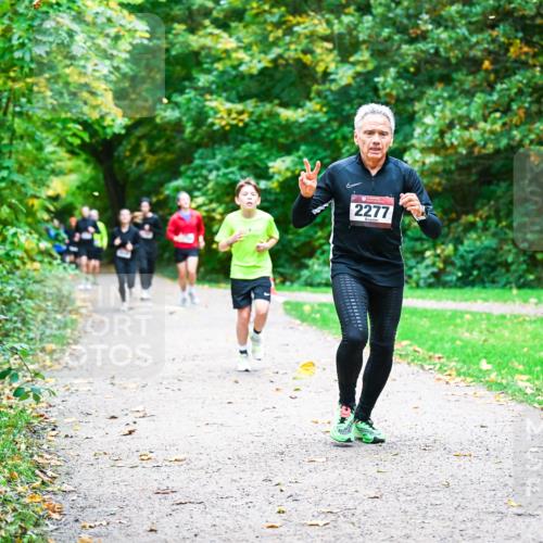 12.10.2025 - Bramfelder Halbmarathon 2025 Dr. Thomas Lammeyer http://msf.ph/oto/9348873 12.10.2025 10:28:52 Laufen 20, 2277 meine-sportfotos.de