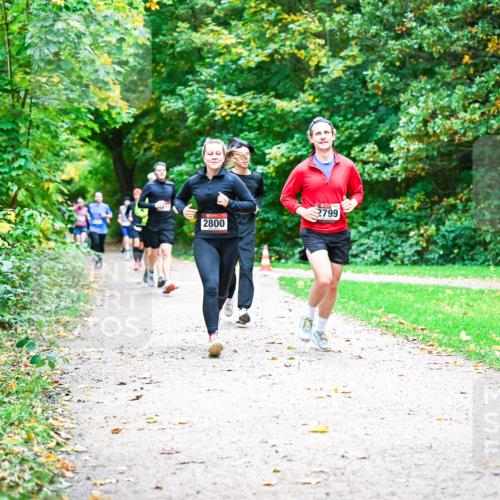 12.10.2025 - Bramfelder Halbmarathon 2025 Dr. Thomas Lammeyer http://msf.ph/oto/9348898 12.10.2025 10:28:57 Laufen 11, 2800, 2799 meine-sportfotos.de