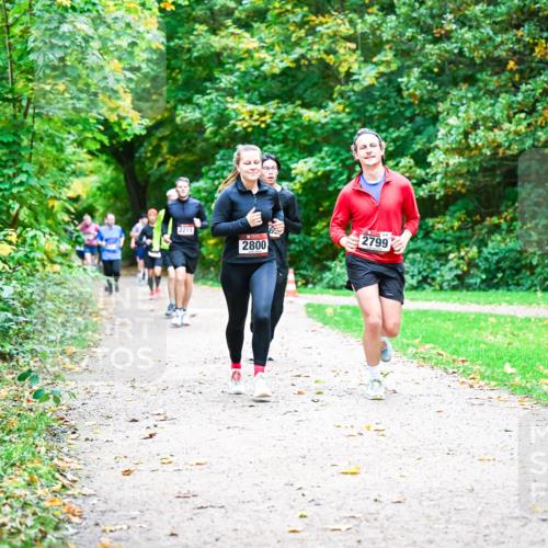 12.10.2025 - Bramfelder Halbmarathon 2025 Dr. Thomas Lammeyer http://msf.ph/oto/9348900 12.10.2025 10:28:57 Laufen 2211, 2800, 2799 meine-sportfotos.de