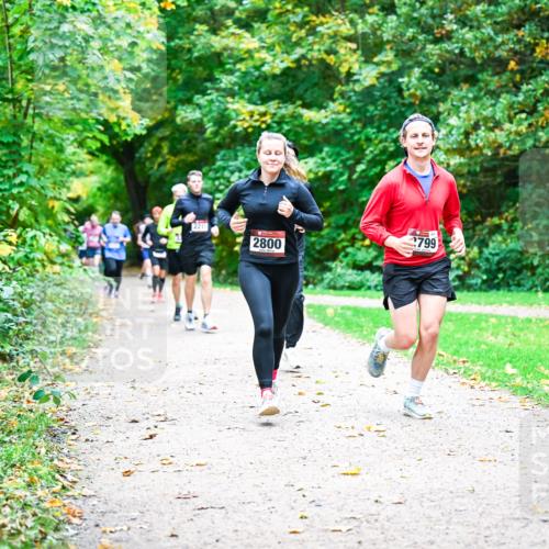 12.10.2025 - Bramfelder Halbmarathon 2025 Dr. Thomas Lammeyer http://msf.ph/oto/9348903 12.10.2025 10:28:58 Laufen 2211, 2800, 2799 meine-sportfotos.de