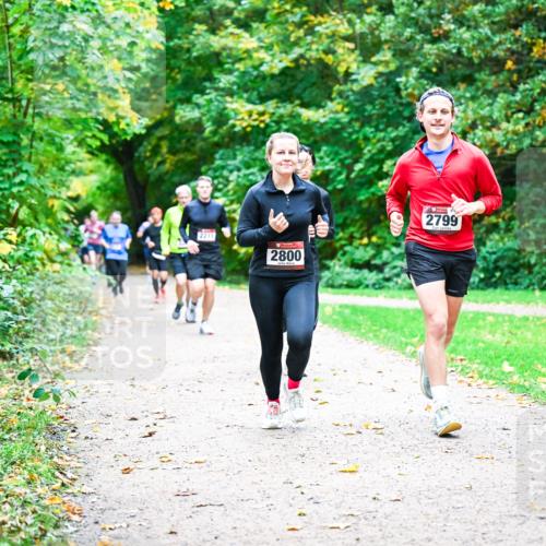 12.10.2025 - Bramfelder Halbmarathon 2025 Dr. Thomas Lammeyer http://msf.ph/oto/9348905 12.10.2025 10:28:58 Laufen 2211, 2800, 2799 meine-sportfotos.de