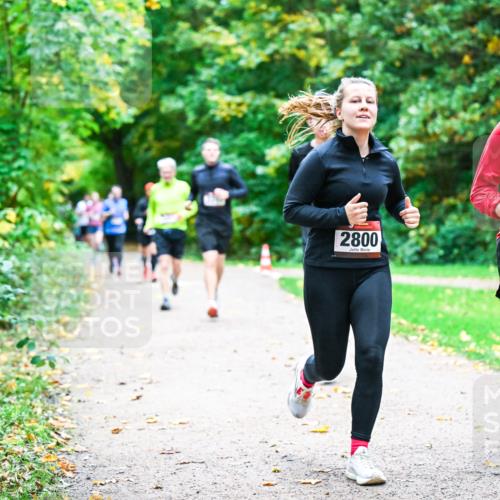 12.10.2025 - Bramfelder Halbmarathon 2025 Dr. Thomas Lammeyer http://msf.ph/oto/9348912 12.10.2025 10:28:59 Laufen 2800, 60, 799 meine-sportfotos.de