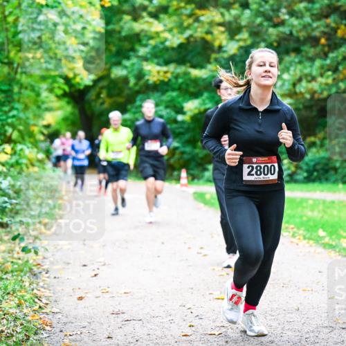 12.10.2025 - Bramfelder Halbmarathon 2025 Dr. Thomas Lammeyer http://msf.ph/oto/9348913 12.10.2025 10:28:59 Laufen 2800, 60, 9 meine-sportfotos.de