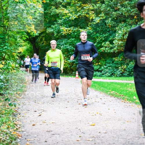 12.10.2025 - Bramfelder Halbmarathon 2025 Dr. Thomas Lammeyer http://msf.ph/oto/9348922 12.10.2025 10:29:00 Laufen 2232, 2201, 2211, 36 meine-sportfotos.de