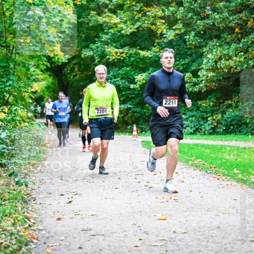 12.10.2025 - Bramfelder Halbmarathon 2025 Dr. Thomas Lammeyer http://msf.ph/oto/9348925 12.10.2025 10:29:01 Laufen 2232, 2201, 2211 meine-sportfotos.de