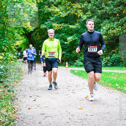 12.10.2025 - Bramfelder Halbmarathon 2025 Dr. Thomas Lammeyer http://msf.ph/oto/9348928 12.10.2025 10:29:01 Laufen 2201, 2232, 2211 meine-sportfotos.de
