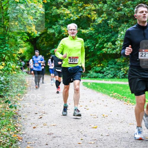 12.10.2025 - Bramfelder Halbmarathon 2025 Dr. Thomas Lammeyer http://msf.ph/oto/9348934 12.10.2025 10:29:02 Laufen 2211, 2201 meine-sportfotos.de