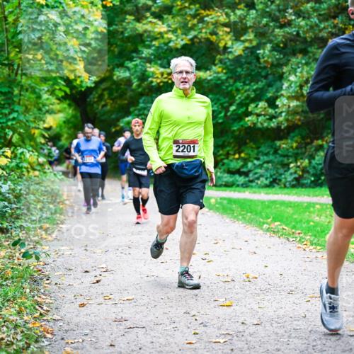 12.10.2025 - Bramfelder Halbmarathon 2025 Dr. Thomas Lammeyer http://msf.ph/oto/9348935 12.10.2025 10:29:02 Laufen 2201, 2211 meine-sportfotos.de