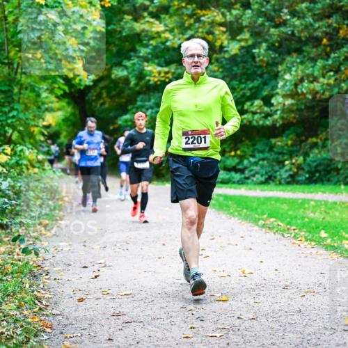 12.10.2025 - Bramfelder Halbmarathon 2025 Dr. Thomas Lammeyer http://msf.ph/oto/9348937 12.10.2025 10:29:02 Laufen 2201, 2211 meine-sportfotos.de