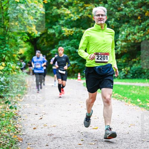12.10.2025 - Bramfelder Halbmarathon 2025 Dr. Thomas Lammeyer http://msf.ph/oto/9348940 12.10.2025 10:29:03 Laufen 2201 meine-sportfotos.de