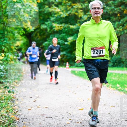 12.10.2025 - Bramfelder Halbmarathon 2025 Dr. Thomas Lammeyer http://msf.ph/oto/9348942 12.10.2025 10:29:03 Laufen 2201 meine-sportfotos.de