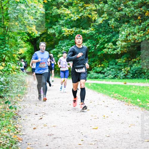 12.10.2025 - Bramfelder Halbmarathon 2025 Dr. Thomas Lammeyer http://msf.ph/oto/9348949 12.10.2025 10:29:04 Laufen 2232, 2202, 2380 meine-sportfotos.de