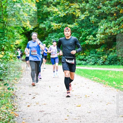 12.10.2025 - Bramfelder Halbmarathon 2025 Dr. Thomas Lammeyer http://msf.ph/oto/9348952 12.10.2025 10:29:05 Laufen 2232, 2202, 2380 meine-sportfotos.de