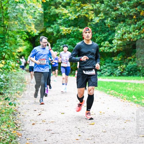 12.10.2025 - Bramfelder Halbmarathon 2025 Dr. Thomas Lammeyer http://msf.ph/oto/9348955 12.10.2025 10:29:05 Laufen 2232, 2202, 2380 meine-sportfotos.de