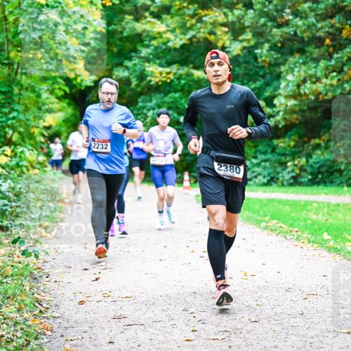 12.10.2025 - Bramfelder Halbmarathon 2025 Dr. Thomas Lammeyer http://msf.ph/oto/9348957 12.10.2025 10:29:05 Laufen 2232, 2202, 2380 meine-sportfotos.de