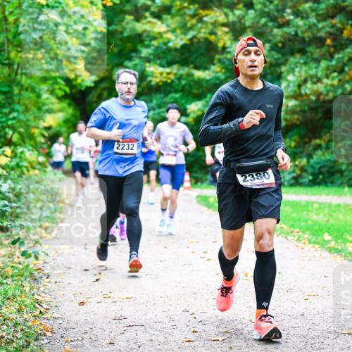 12.10.2025 - Bramfelder Halbmarathon 2025 Dr. Thomas Lammeyer http://msf.ph/oto/9348959 12.10.2025 10:29:06 Laufen 2232, 2380 meine-sportfotos.de