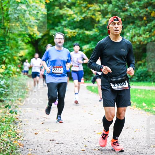 12.10.2025 - Bramfelder Halbmarathon 2025 Dr. Thomas Lammeyer http://msf.ph/oto/9348960 12.10.2025 10:29:06 Laufen 2232, 2380 meine-sportfotos.de