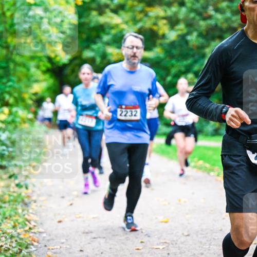 12.10.2025 - Bramfelder Halbmarathon 2025 Dr. Thomas Lammeyer http://msf.ph/oto/9348964 12.10.2025 10:29:07 Laufen 2417, 2232, 2380 meine-sportfotos.de