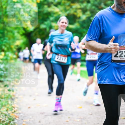 12.10.2025 - Bramfelder Halbmarathon 2025 Dr. Thomas Lammeyer http://msf.ph/oto/9348969 12.10.2025 10:29:08 Laufen 2217, 34, 2232 meine-sportfotos.de