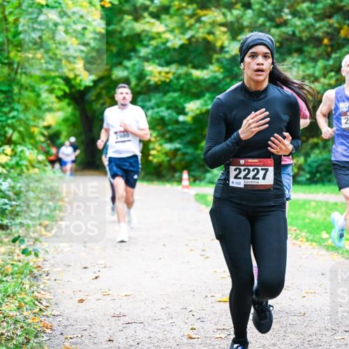 12.10.2025 - Bramfelder Halbmarathon 2025 Dr. Thomas Lammeyer http://msf.ph/oto/9348976 12.10.2025 10:29:10 Laufen 2227, 122, 2554 meine-sportfotos.de