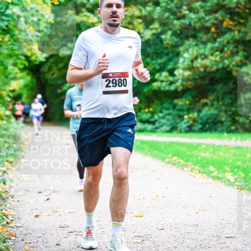 12.10.2025 - Bramfelder Halbmarathon 2025 Dr. Thomas Lammeyer http://msf.ph/oto/9348989 12.10.2025 10:29:12 Laufen 34, 2980 meine-sportfotos.de