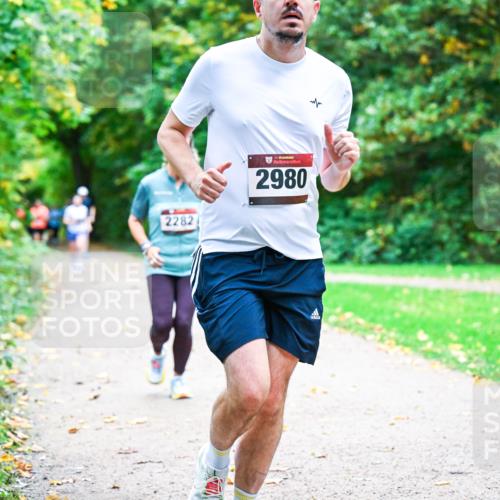 12.10.2025 - Bramfelder Halbmarathon 2025 Dr. Thomas Lammeyer http://msf.ph/oto/9348991 12.10.2025 10:29:12 Laufen 2282, 34, 2980 meine-sportfotos.de