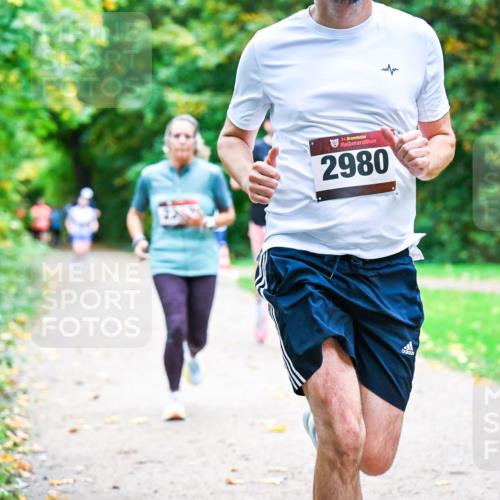 12.10.2025 - Bramfelder Halbmarathon 2025 Dr. Thomas Lammeyer http://msf.ph/oto/9348993 12.10.2025 10:29:13 Laufen 34, 2980 meine-sportfotos.de