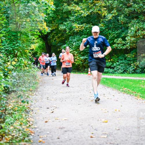 12.10.2025 - Bramfelder Halbmarathon 2025 Dr. Thomas Lammeyer http://msf.ph/oto/9349018 12.10.2025 10:29:22 Laufen 2211, 21, 1, 2269 meine-sportfotos.de