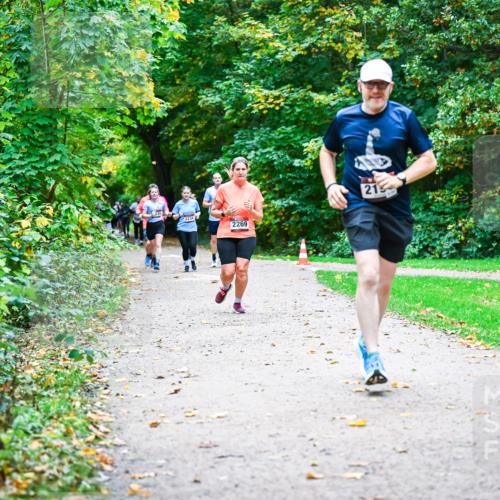 12.10.2025 - Bramfelder Halbmarathon 2025 Dr. Thomas Lammeyer http://msf.ph/oto/9349022 12.10.2025 10:29:22 Laufen 2234, 2269, 215 meine-sportfotos.de