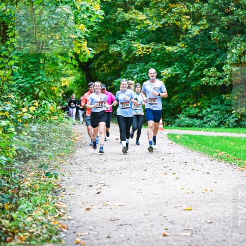 12.10.2025 - Bramfelder Halbmarathon 2025 Dr. Thomas Lammeyer http://msf.ph/oto/9349046 12.10.2025 10:29:26 Laufen 2205, 2235, 2234, 2407 meine-sportfotos.de