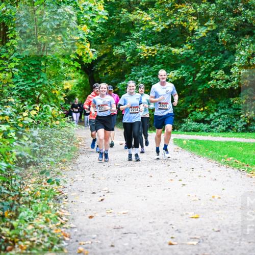 12.10.2025 - Bramfelder Halbmarathon 2025 Dr. Thomas Lammeyer http://msf.ph/oto/9349048 12.10.2025 10:29:27 Laufen 223, 2205, 2234 meine-sportfotos.de