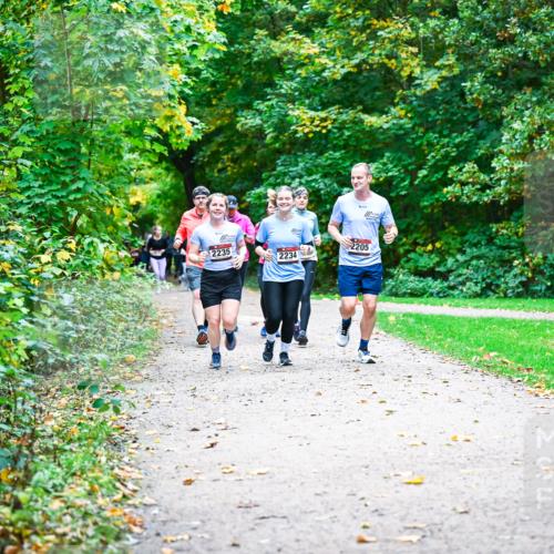 12.10.2025 - Bramfelder Halbmarathon 2025 Dr. Thomas Lammeyer http://msf.ph/oto/9349050 12.10.2025 10:29:27 Laufen 2235, 2205, 2234 meine-sportfotos.de