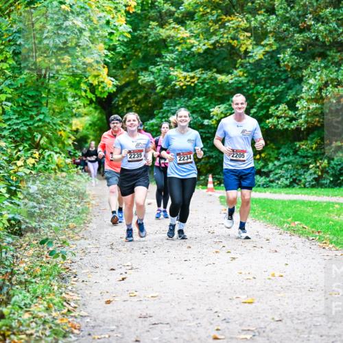 12.10.2025 - Bramfelder Halbmarathon 2025 Dr. Thomas Lammeyer http://msf.ph/oto/9349053 12.10.2025 10:29:28 Laufen 2235, 2234, 2205 meine-sportfotos.de