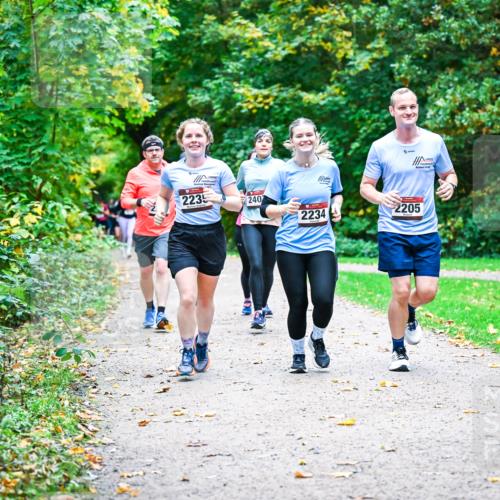 12.10.2025 - Bramfelder Halbmarathon 2025 Dr. Thomas Lammeyer http://msf.ph/oto/9349061 12.10.2025 10:29:29 Laufen 2235, 240, 2234, 2205 meine-sportfotos.de