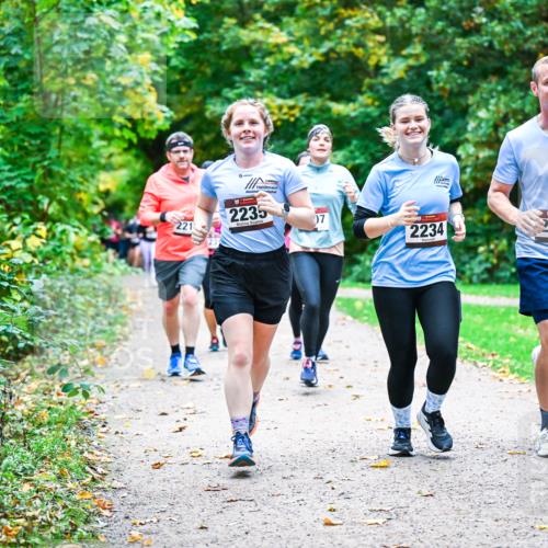 12.10.2025 - Bramfelder Halbmarathon 2025 Dr. Thomas Lammeyer http://msf.ph/oto/9349065 12.10.2025 10:29:30 Laufen 221, 2235, 07, 2234, 2205 meine-sportfotos.de