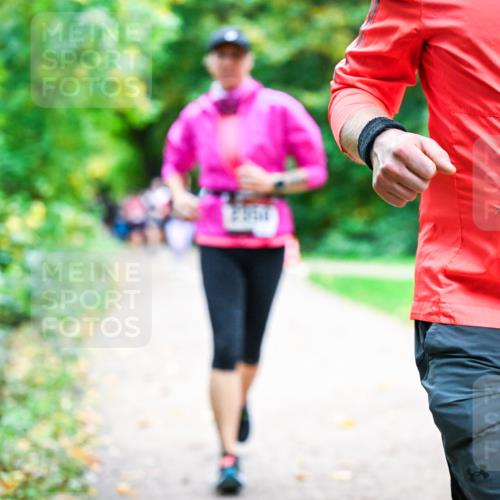 12.10.2025 - Bramfelder Halbmarathon 2025 Dr. Thomas Lammeyer http://msf.ph/oto/9349081 12.10.2025 10:29:33 Laufen 2917, 34, 2218 meine-sportfotos.de