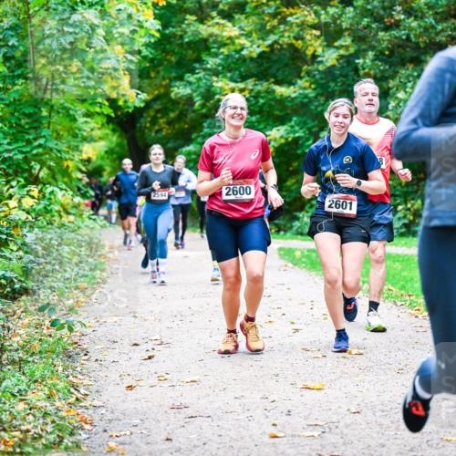 12.10.2025 - Bramfelder Halbmarathon 2025 Dr. Thomas Lammeyer http://msf.ph/oto/9349132 12.10.2025 10:29:43 Laufen 2594, 2600, 2601, 2263 meine-sportfotos.de